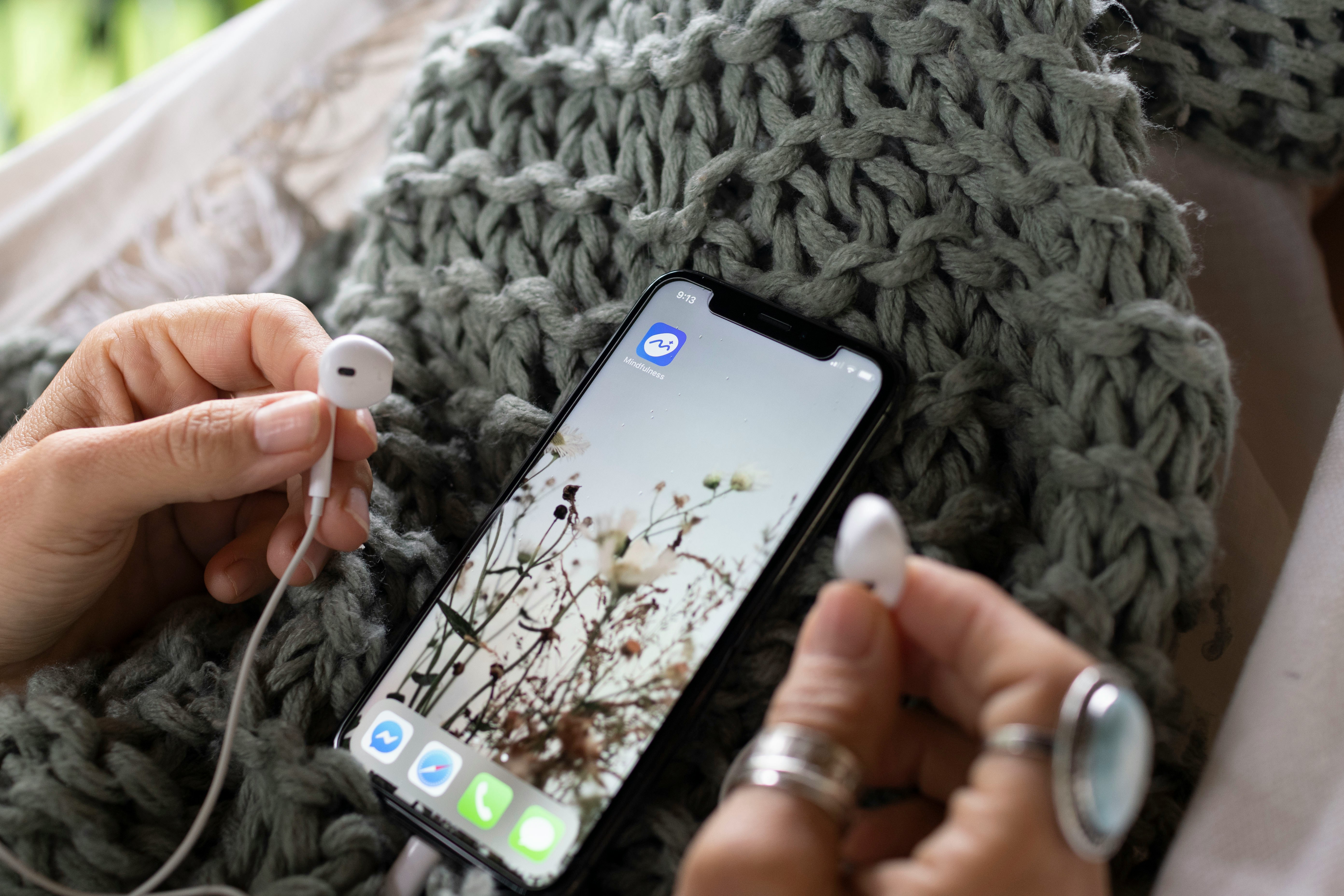 Self‑Fitting Hearing Aids, Demystified: How OTC Tech Tunes to Your Ears (and When to Get Help)