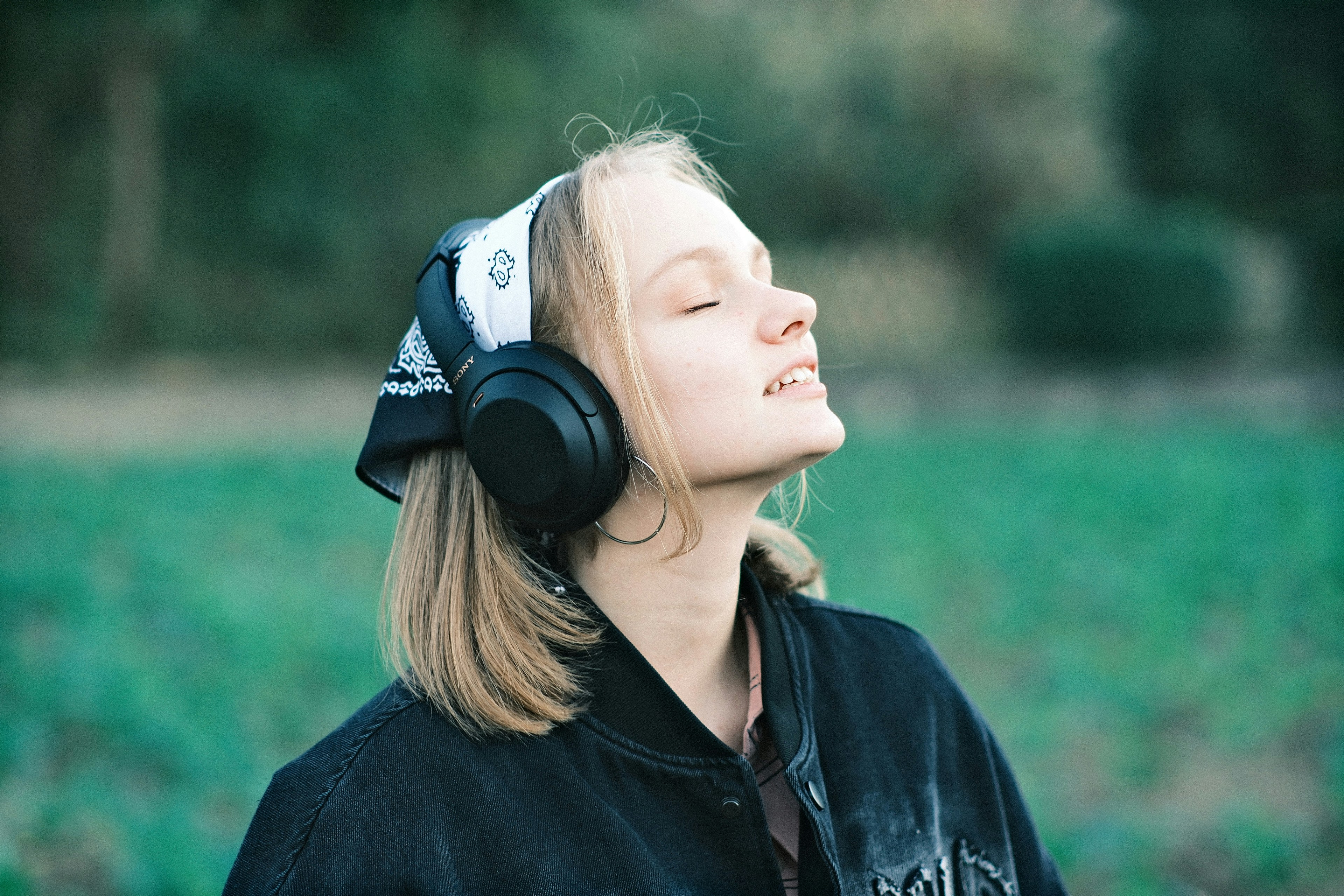 Hearing With One Ear? Real‑World Treatments for Single‑Sided Deafness